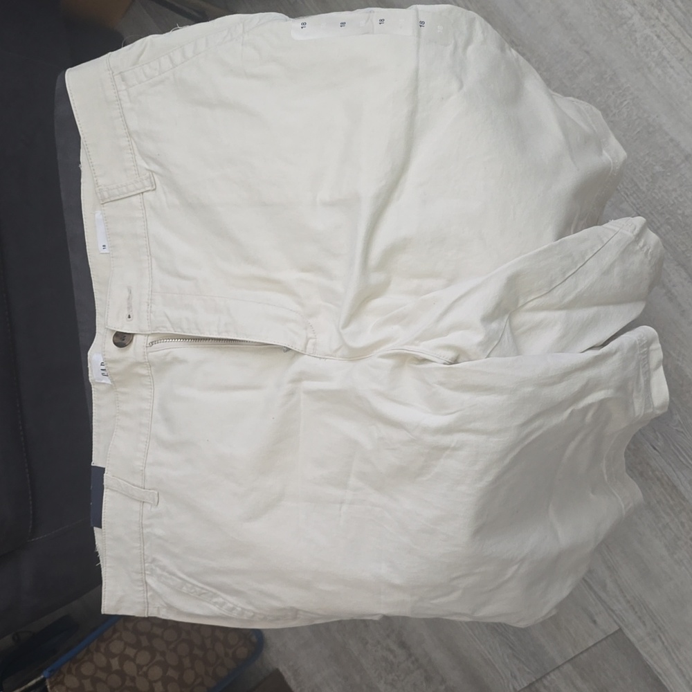 Gap Bermuda shorts NWT